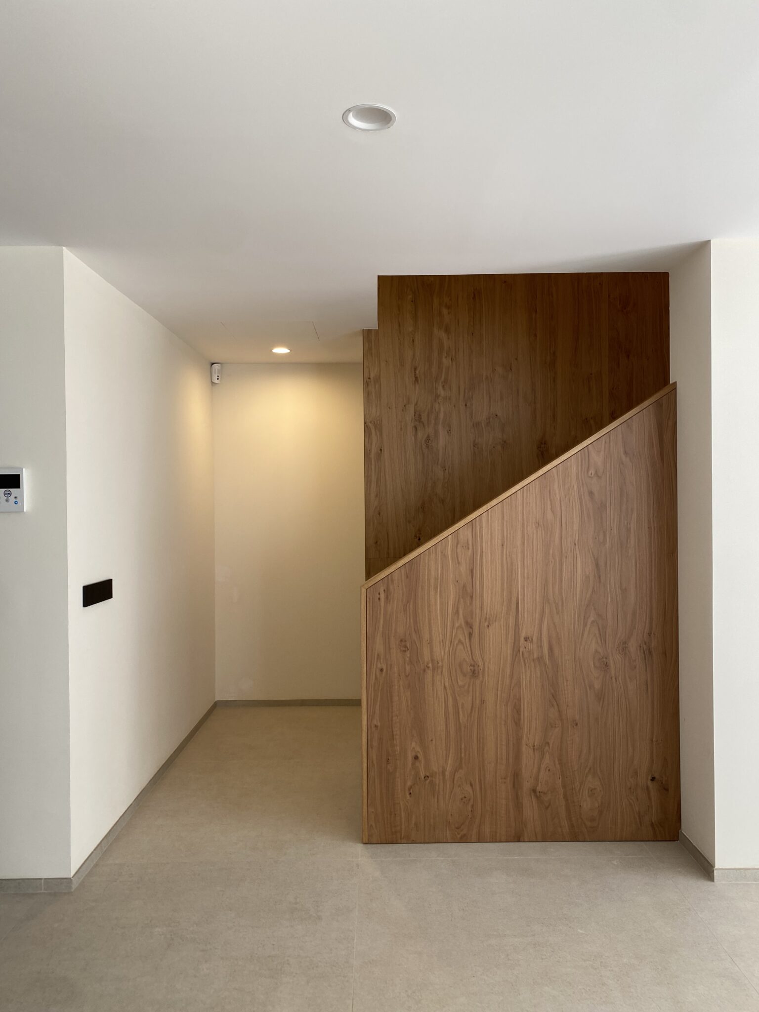 reforma integral vivienda Valencia escalera diseño interior